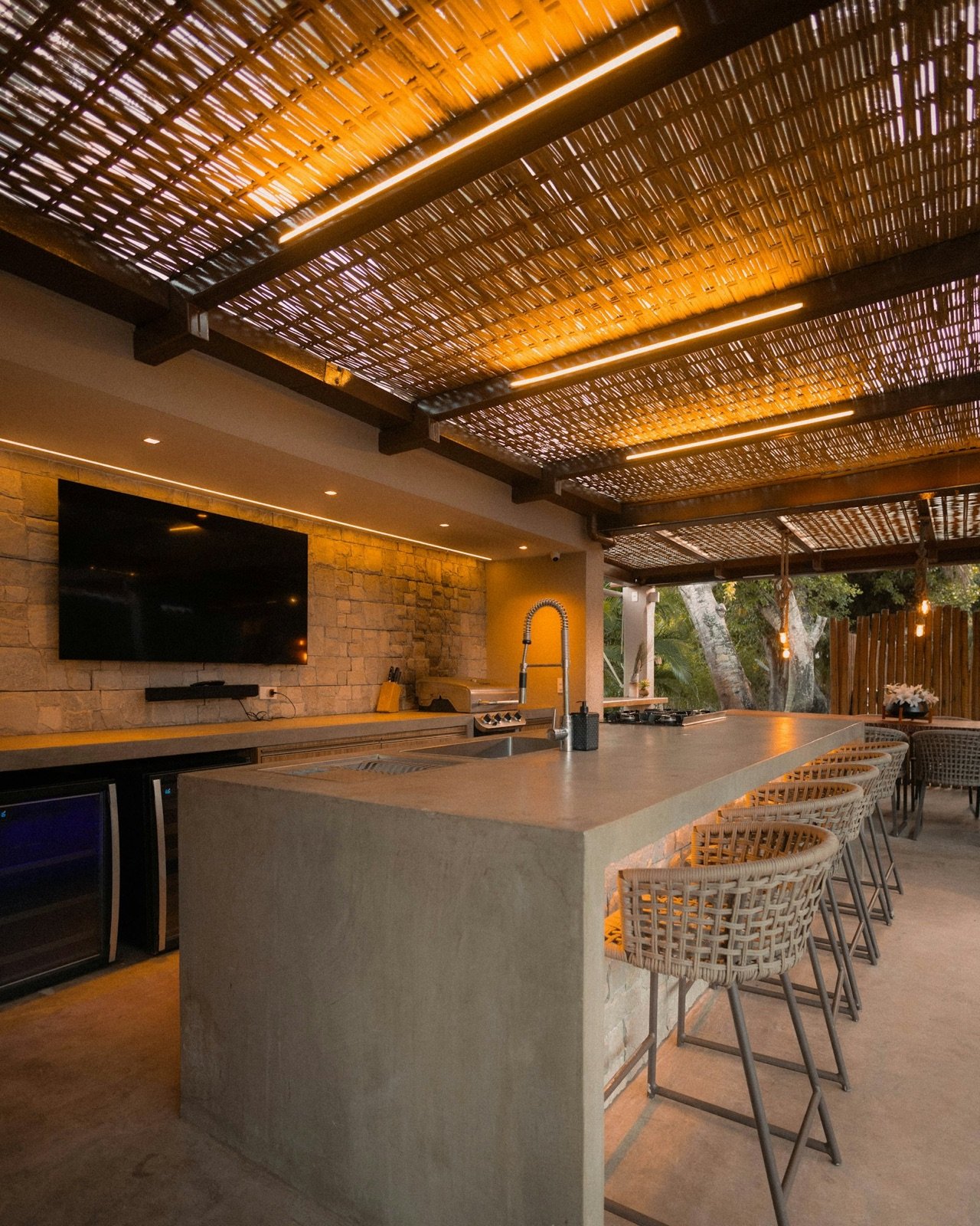 Outdoor kitchen with pergola